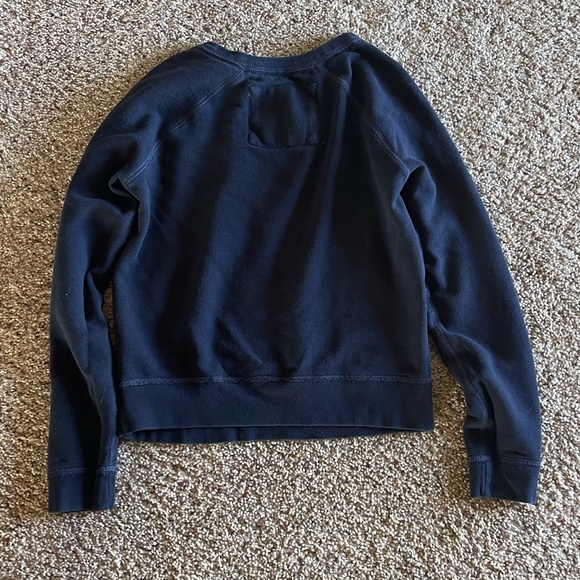 Abercrombie and Fitch crewnrck - Picture 2 of 3